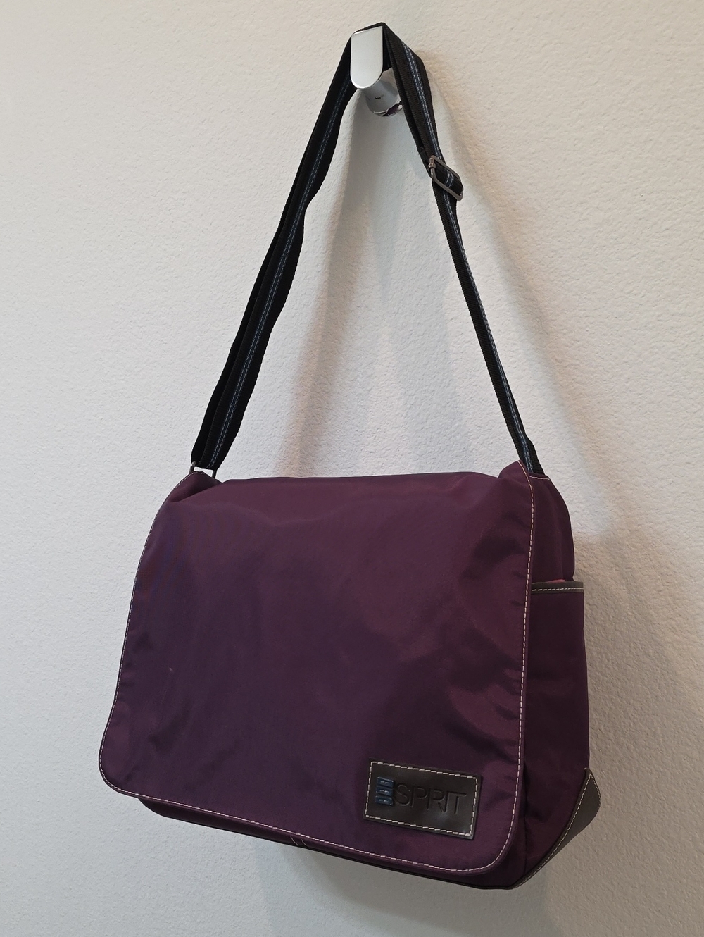 Esprit Unisex Crossbody Messenger Bag - Plum With  Nice Detail, Lots Of Pockets
